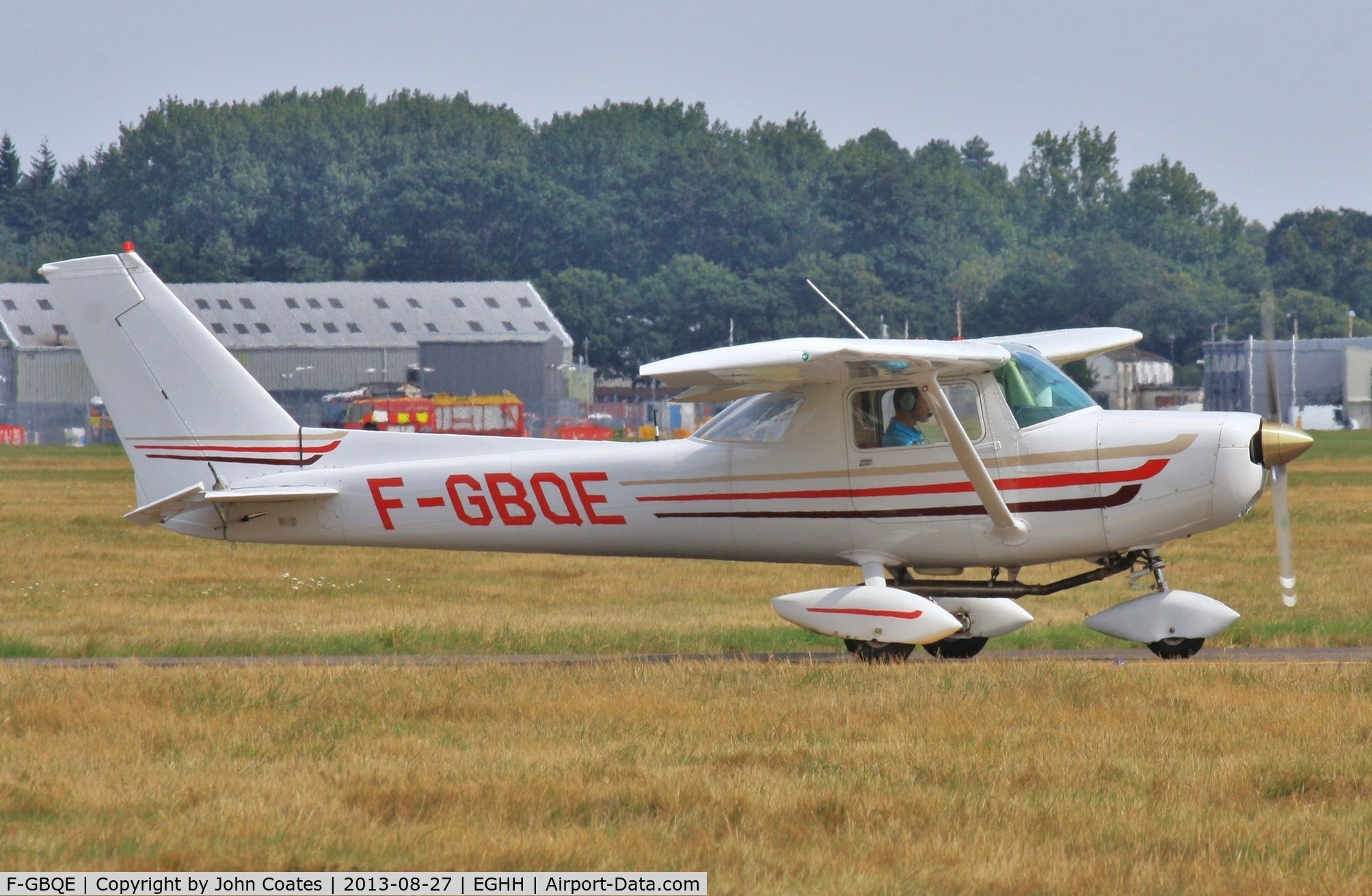 F-GBQE, Reims F152 C/N 1593, Taxiing to depart 08