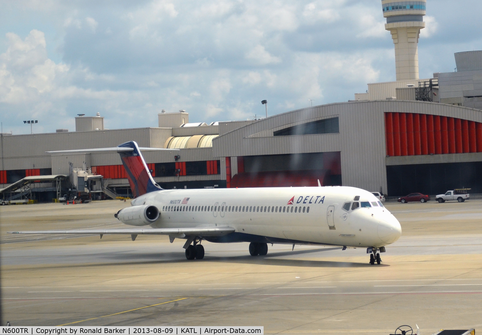 N600TR, 1979 McDonnell Douglas DC-9-51 C/N 47783, Taxi Atlanta