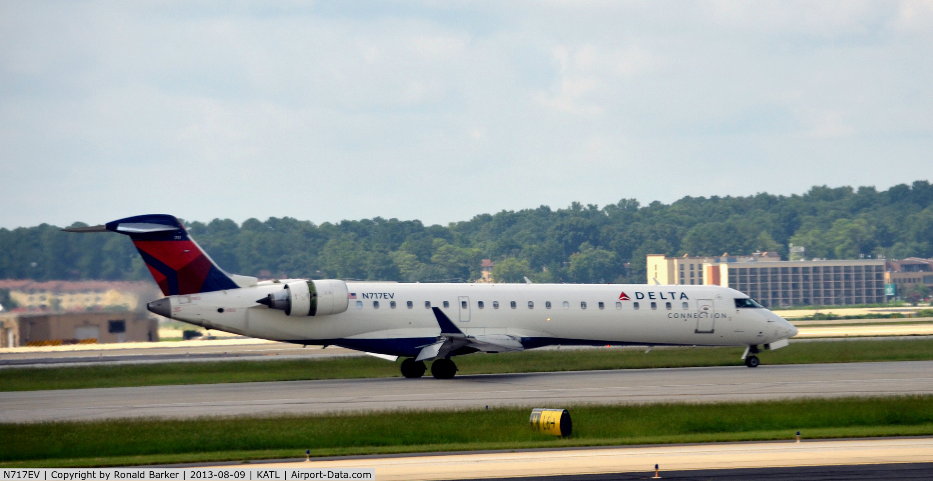N717EV, 2003 Bombardier CRJ-701 (CL-600-2C10) Regional Jet C/N 10088, Landing Atlanta