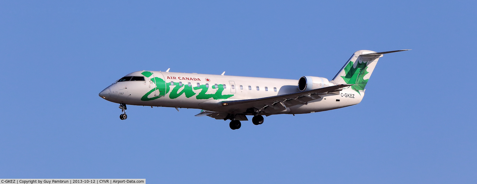 C-GKEZ, 1999 Bombardier CRJ-200ER (CL-600-2B19) C/N 7327, Landing