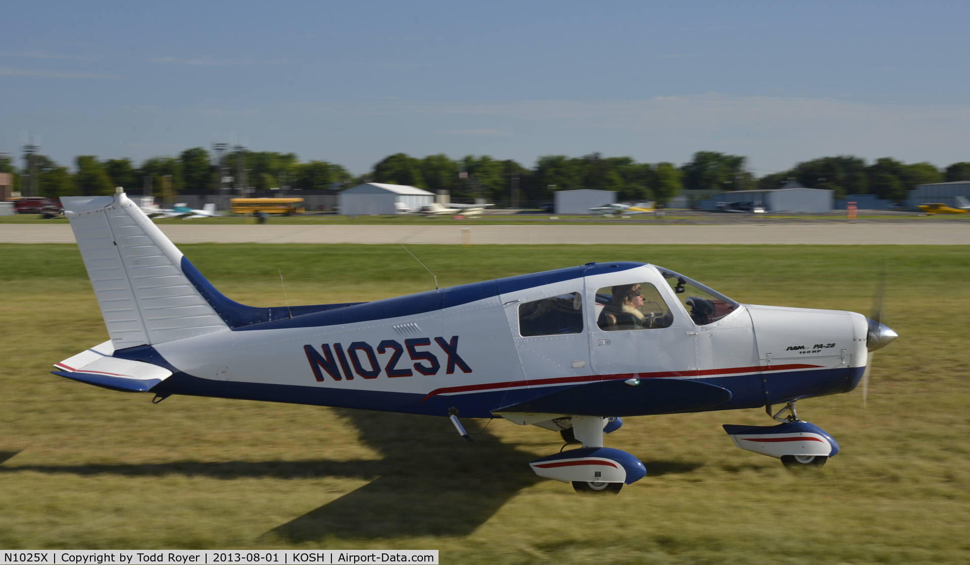 N1025X, 1975 Piper PA-28-140 Cherokee C/N 28-7525261, Airventure 2013