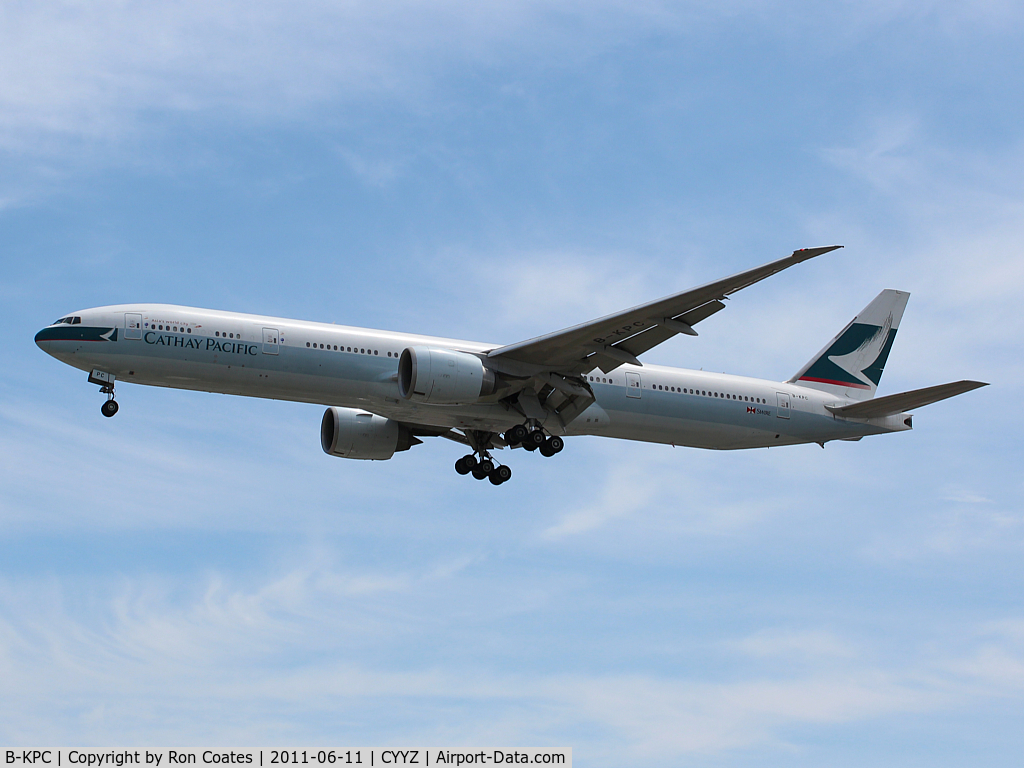 B-KPC, 2007 Boeing 777-367/ER C/N 34432, A Cathay Pacific Boeing 777 landing on rwy 33L at Toronto Int'l Airport
