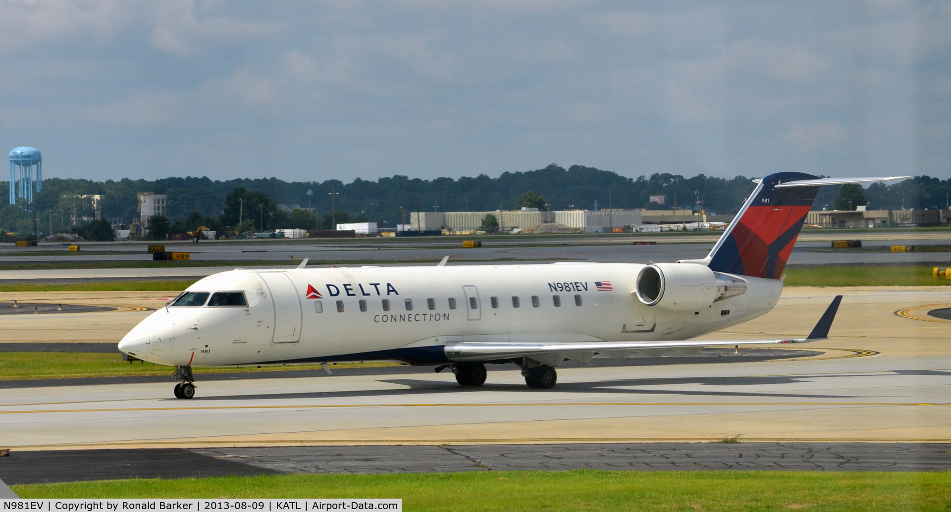 N981EV, 2003 Bombardier CRJ-200ER (CL-600-2B19) C/N 7768, Taxi Atlanta