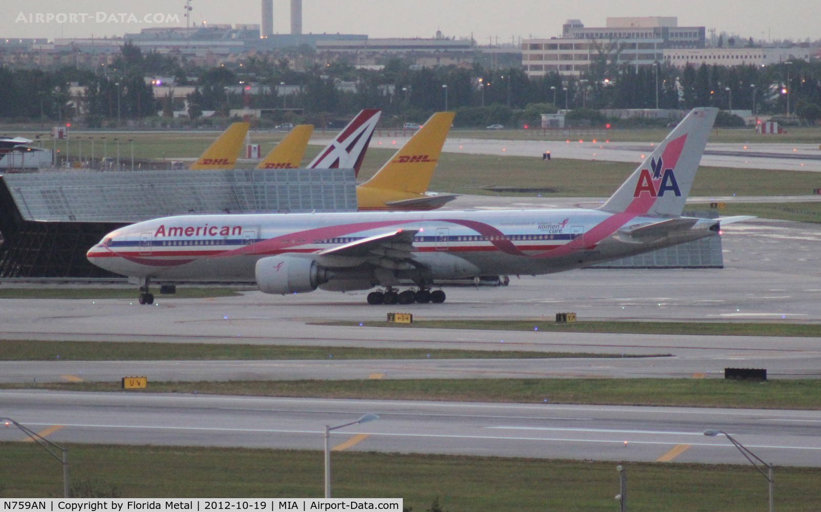N759AN, 2001 Boeing 777-223/ER C/N 32638, American 777 Pink ribbon