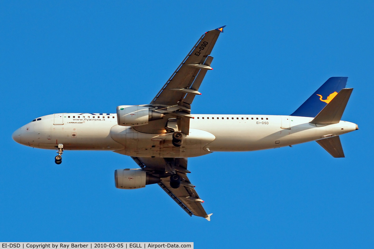 EI-DSD, 2007 Airbus A320-216 C/N 3076, Airbus A320-216 [3076] (Air One) Home~G 05/03/2010. On approach 27R.