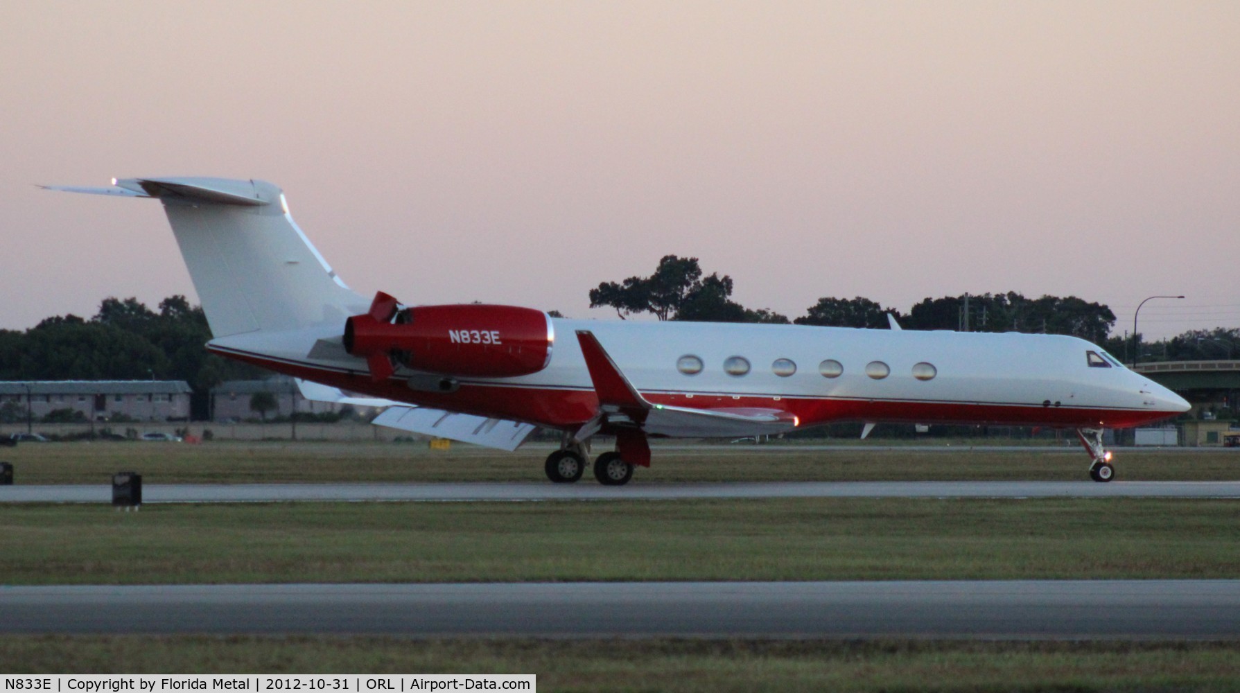 N833E, 1998 Gulfstream Aerospace G-V C/N 557, Gulfstream V