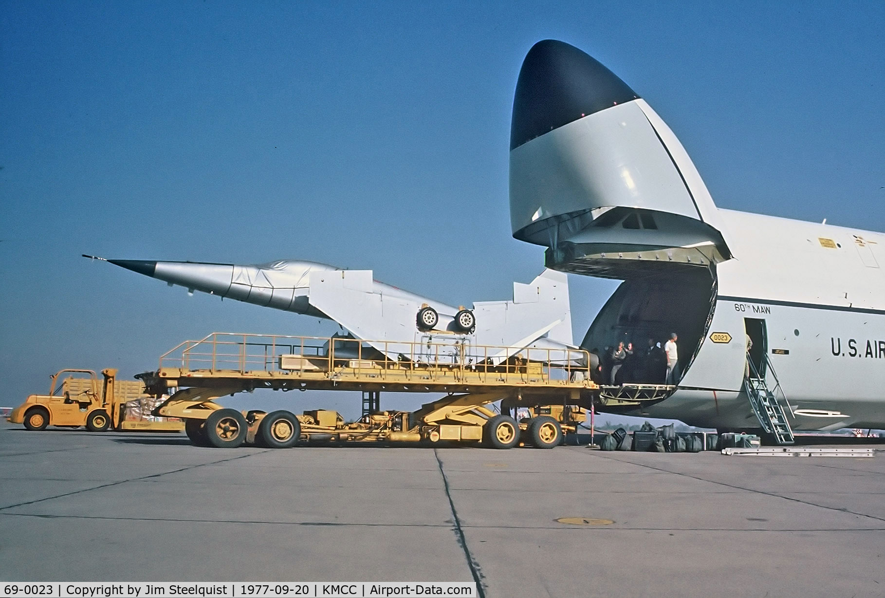69-0023, 1969 Lockheed C-5A Galaxy C/N 500-0054, Onloading F5 aircraft for delivery to the middle East in 1977.