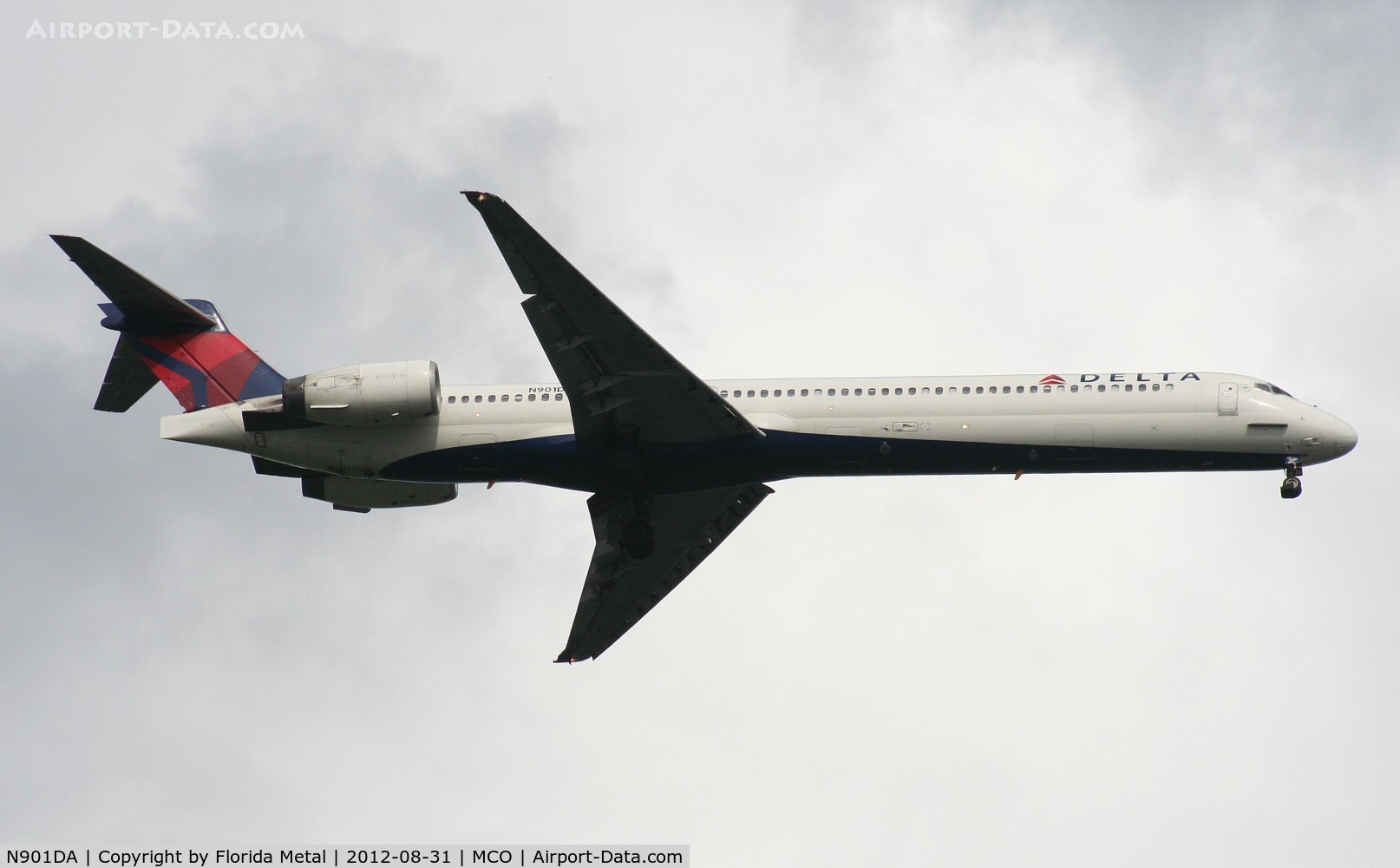N901DA, 1995 McDonnell Douglas MD-90-30 C/N 53381, Delta MD-90