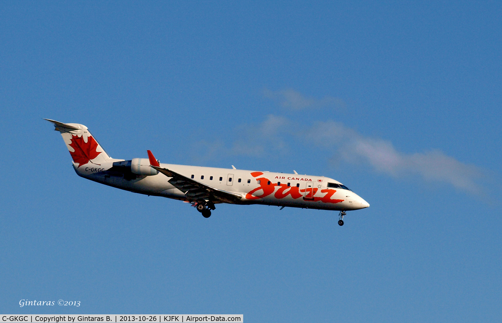 C-GKGC, 1999 Canadair CRJ-200ER (CL-600-2B19) C/N 7334, Going to a landing on 22L @ JFK