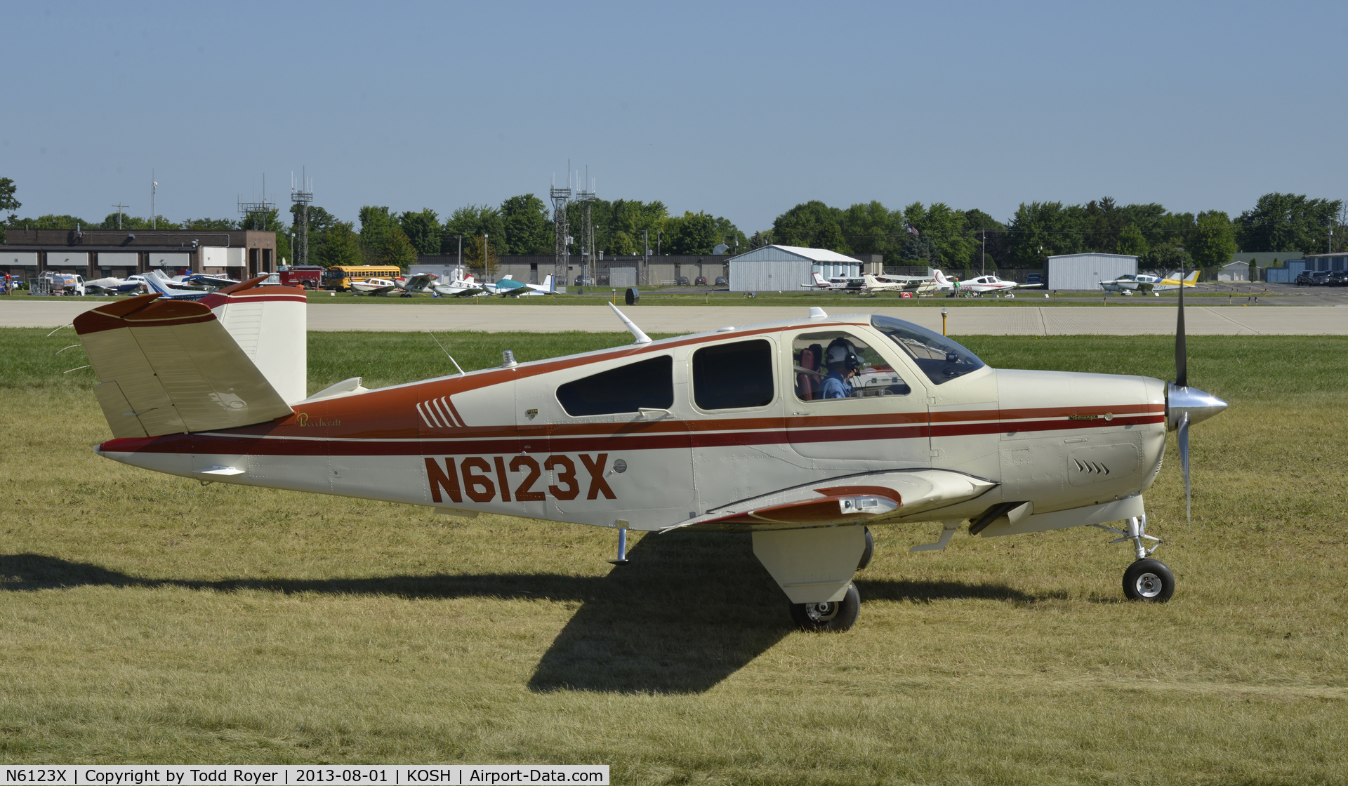 N6123X, 1981 Beech V35B Bonanza C/N D-10385, Airventure 2013