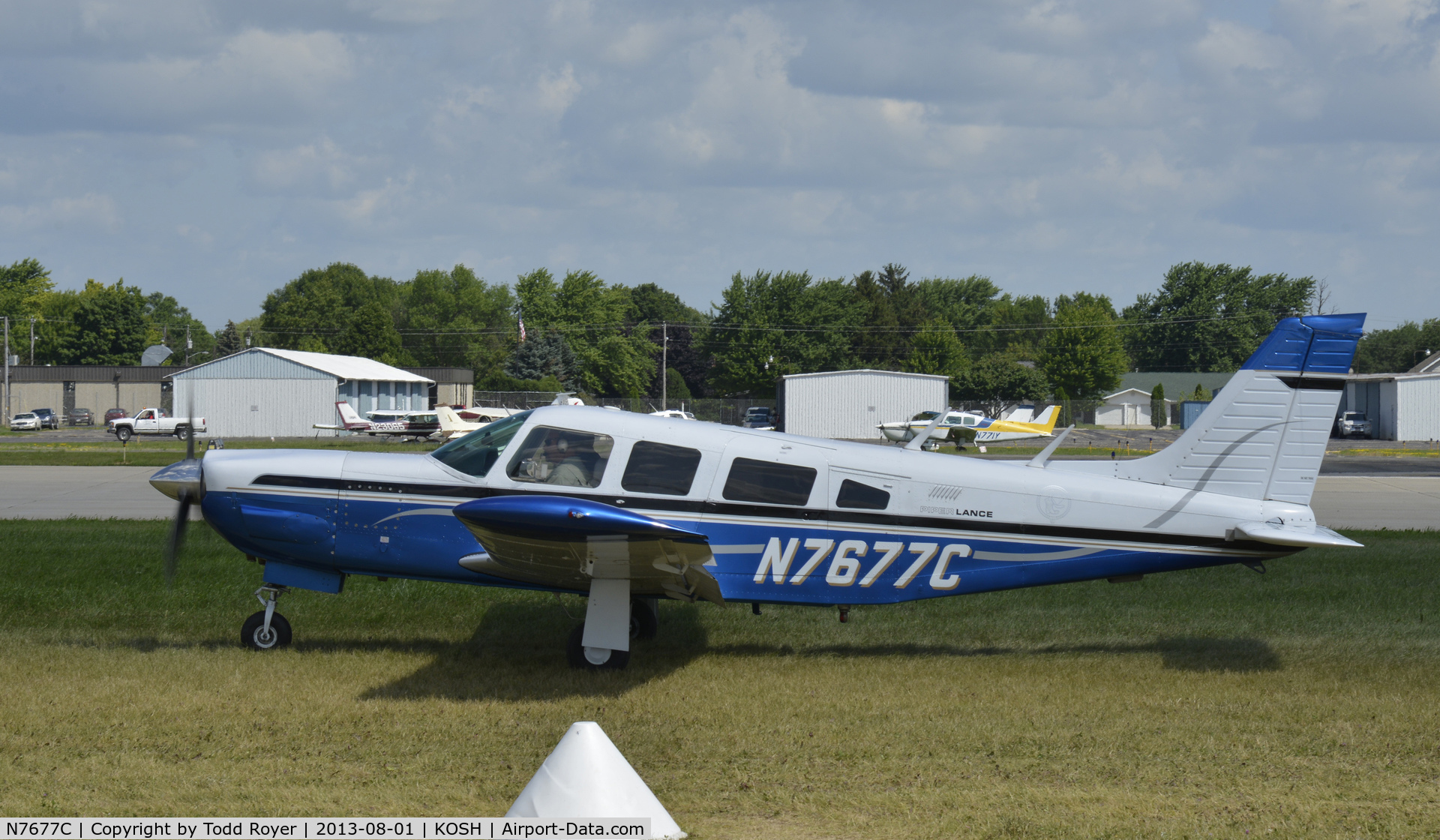 N7677C, 1975 Piper PA-32R-300 Cherokee Lance C/N 32R-7680058, Airventure 2013