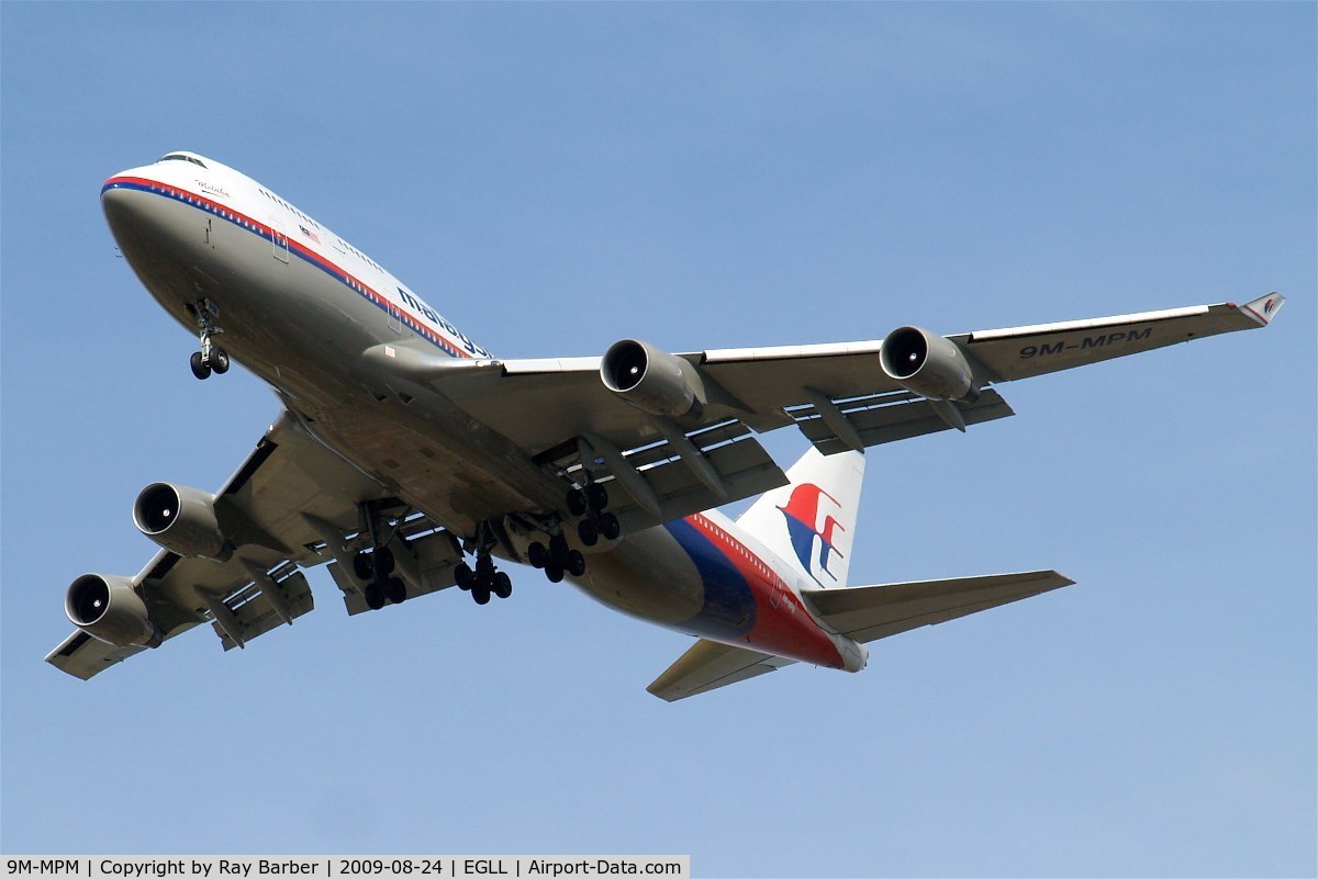 9M-MPM, 1998 Boeing 747-4H6 C/N 28435, Boeing 747-4H6 [28435] (Malaysia Airlines) Home~G 24/08/2009. On approach 27R.