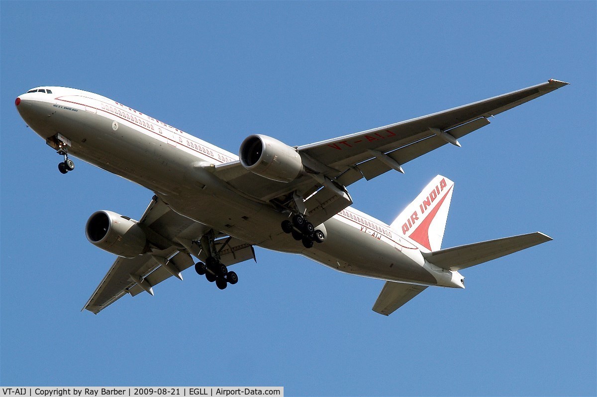 VT-AIJ, 1997 Boeing 777-222/ER C/N 26943, Boeing 777-222ER [26943] (Air India) Home~G 21/08/2009. On approach 27R