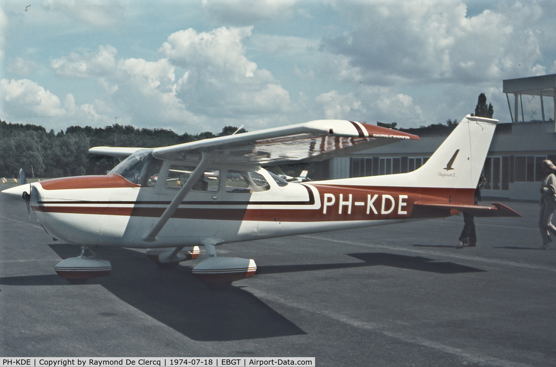 PH-KDE, Reims F172M II Skyhawk C/N 1058, Gent 18-7-74