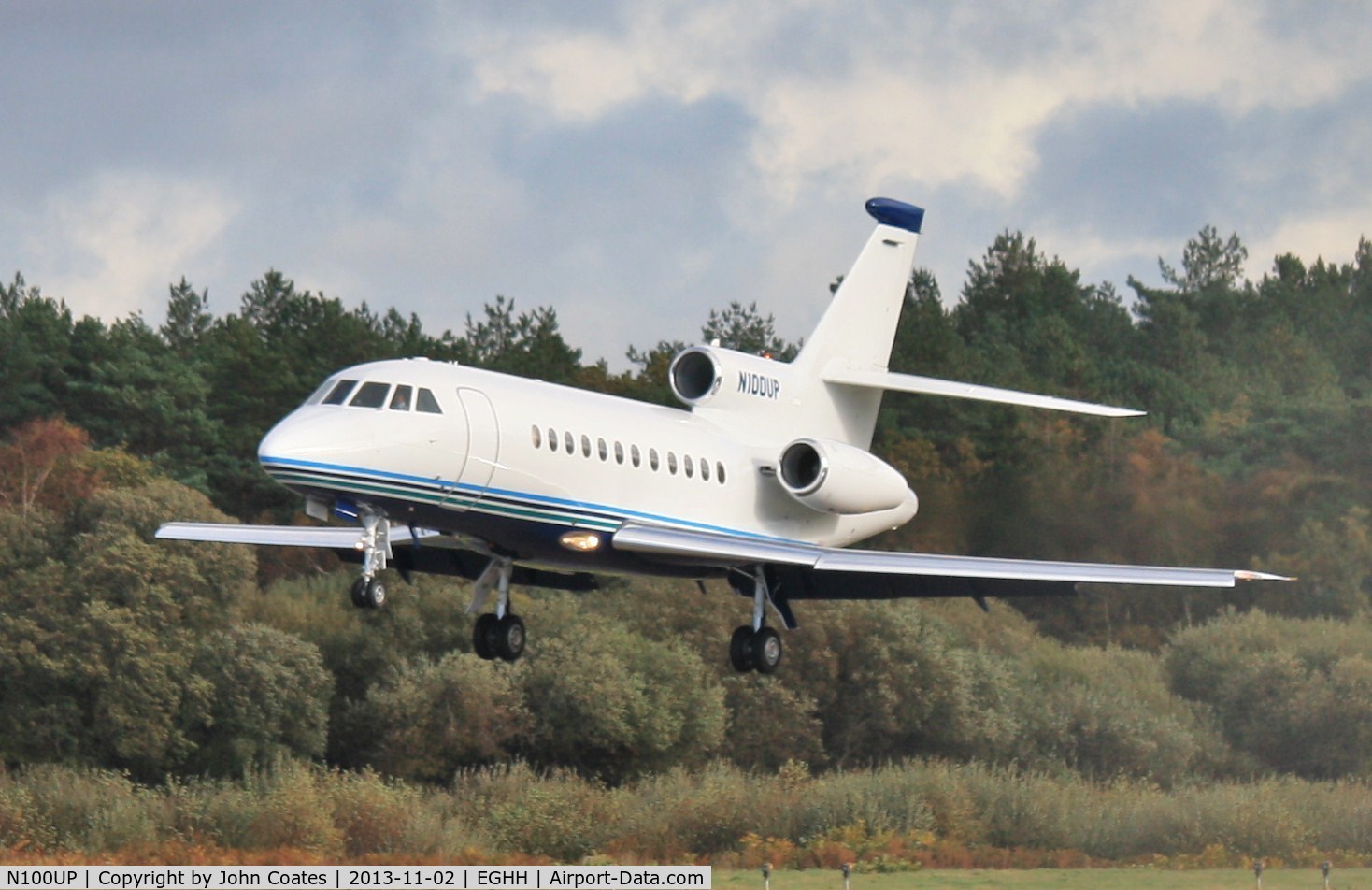 N100UP, 1988 Dassault Falcon 900 C/N 44, Regular visitor about to touch down 26