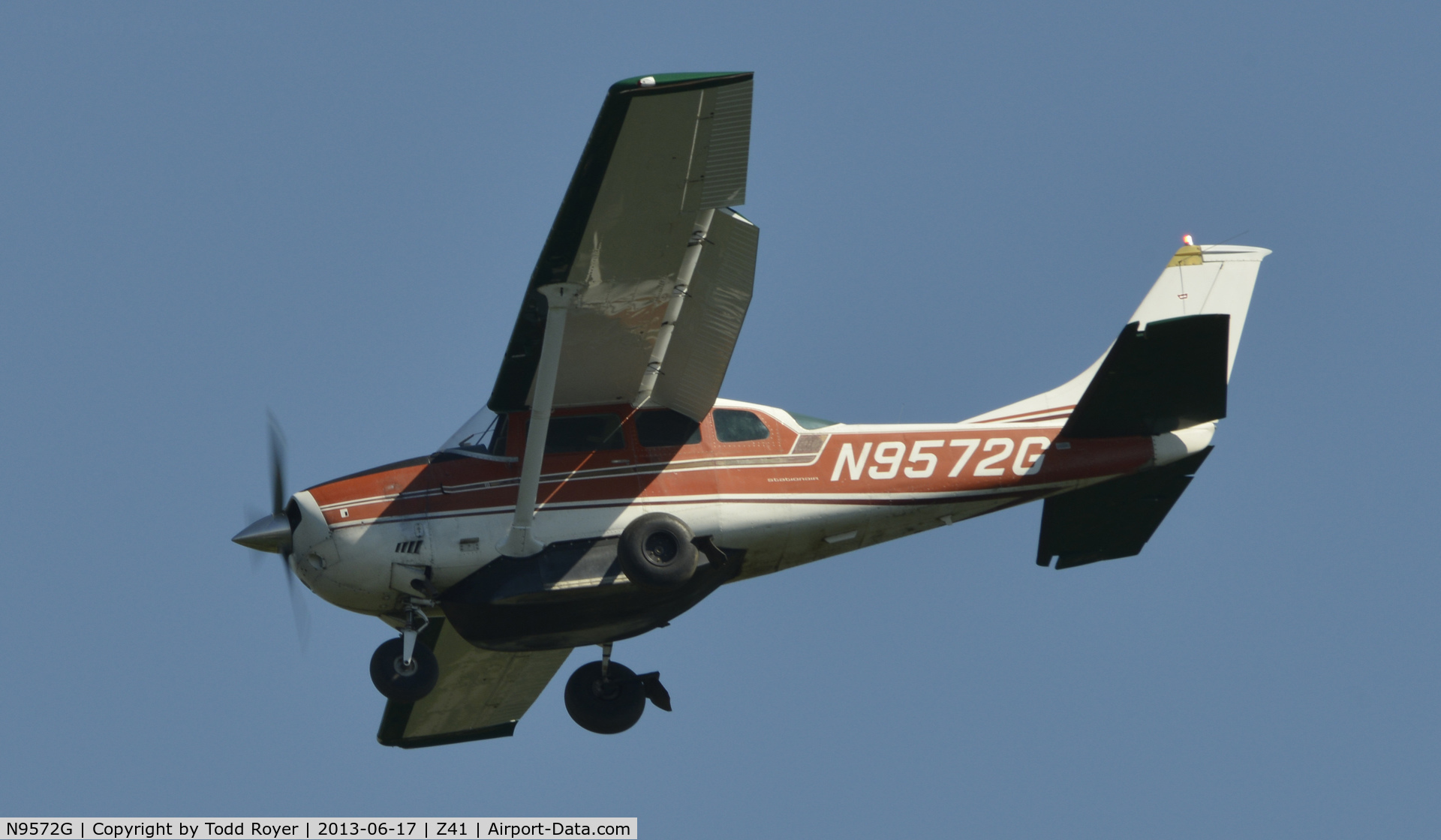 N9572G, 1972 Cessna U206F Stationair C/N U20601772, Landing at Lake Hood Strip