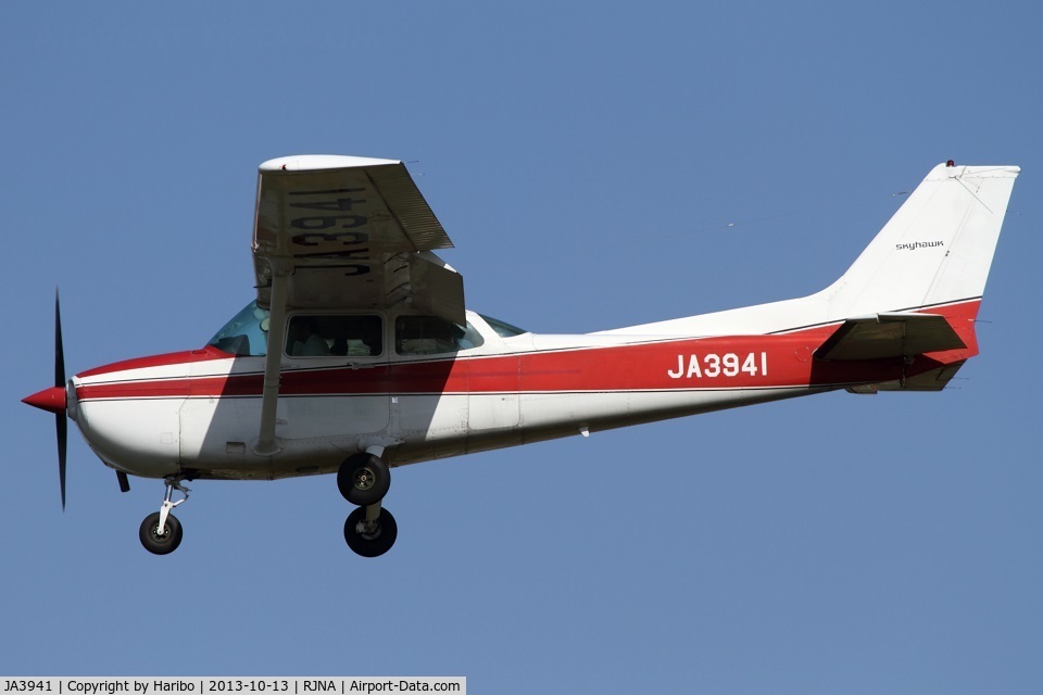 JA3941, 1984 Cessna 172P C/N 17276168, Approaching RWY 34.
