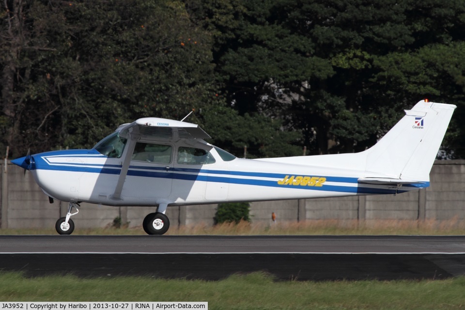 JA3952, 1981 Cessna 172P C/N 17274827, Landing on RWY 34.