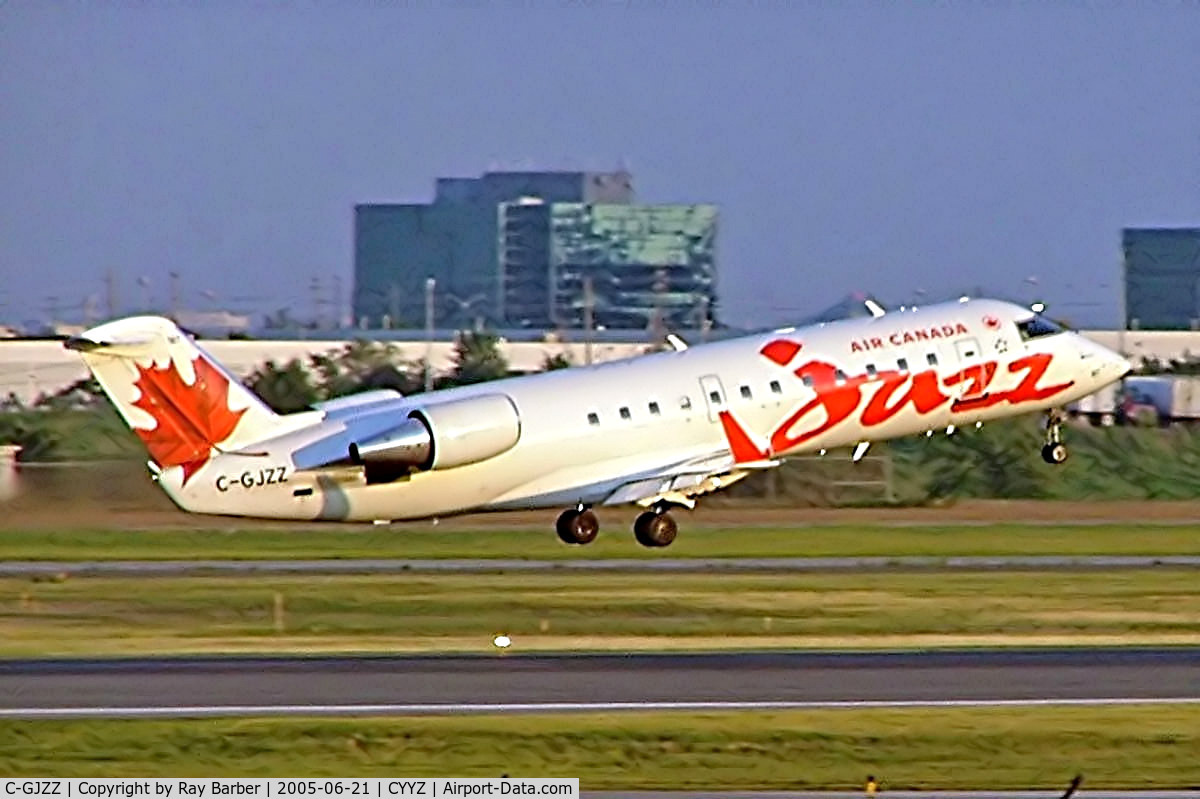 C-GJZZ, 2004 Bombardier CRJ-200ER (CL-600-2B19) C/N 7978, Canadair CRJ-200LR [7978] (Air Canada Jazz) Toronto~C 21/06/2005