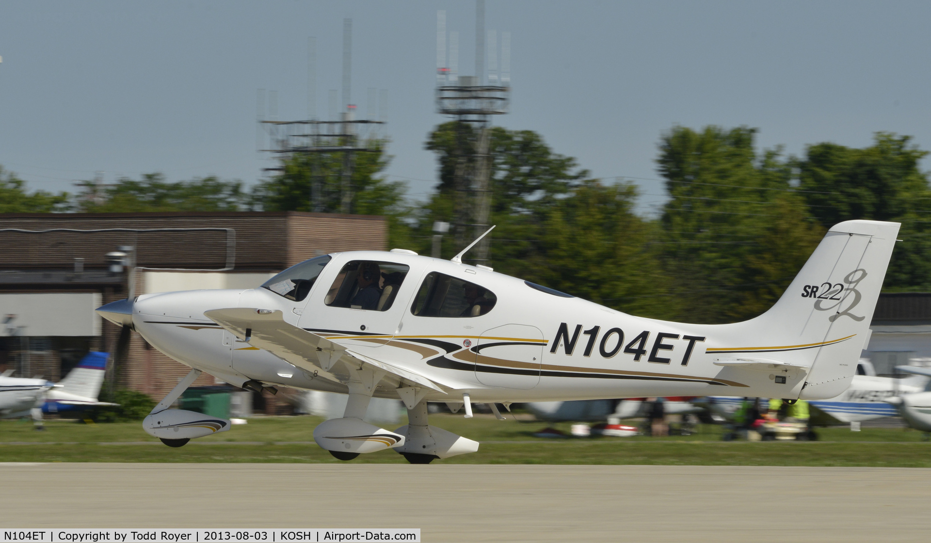 N104ET, 2004 Cirrus SR22 G2 C/N 1024, Airventure 2013