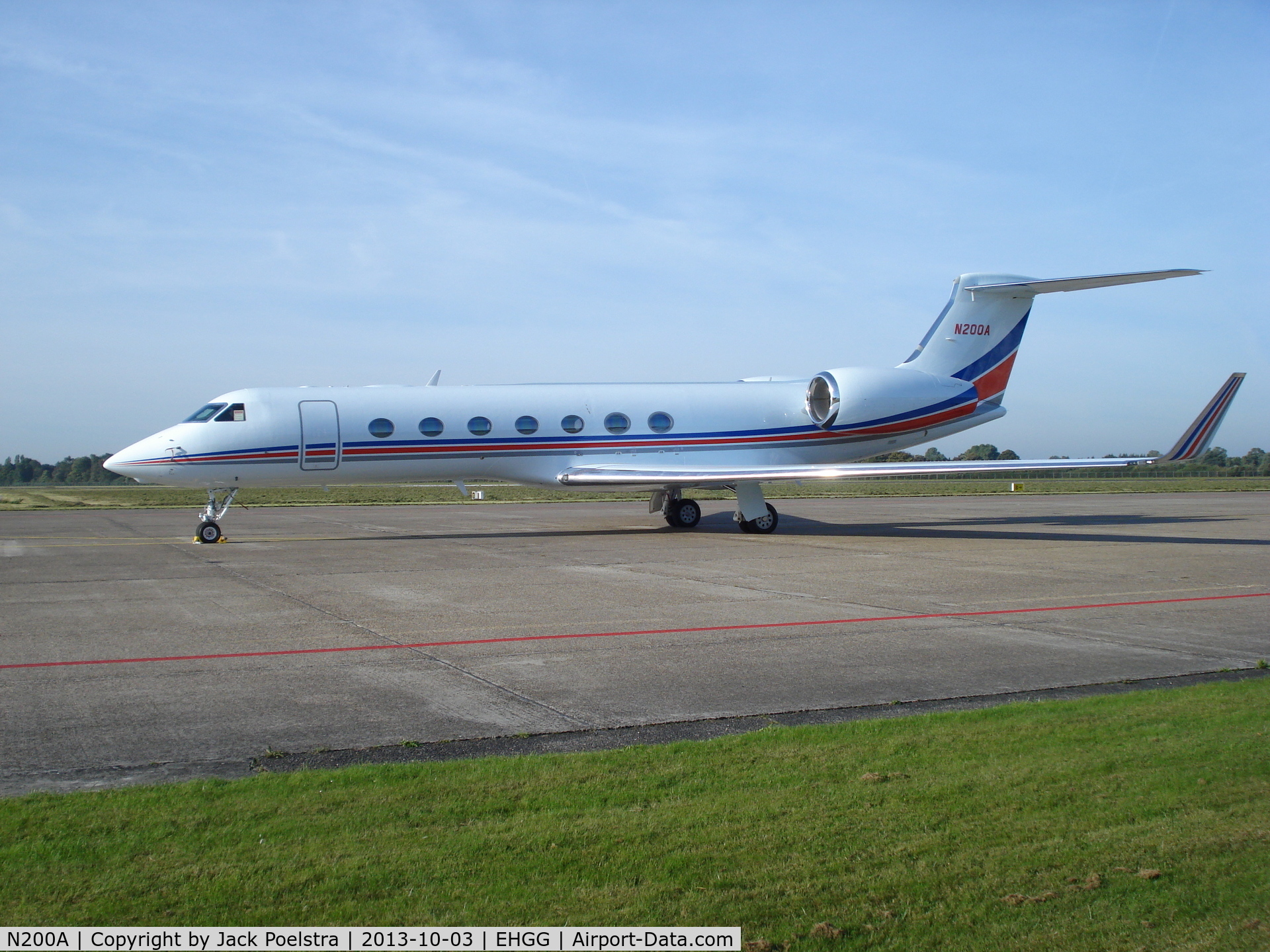 N200A, 2006 Bombardier BD-700-1A10 Global Express C/N 9203, BD-700 at ramp of Groningen airport