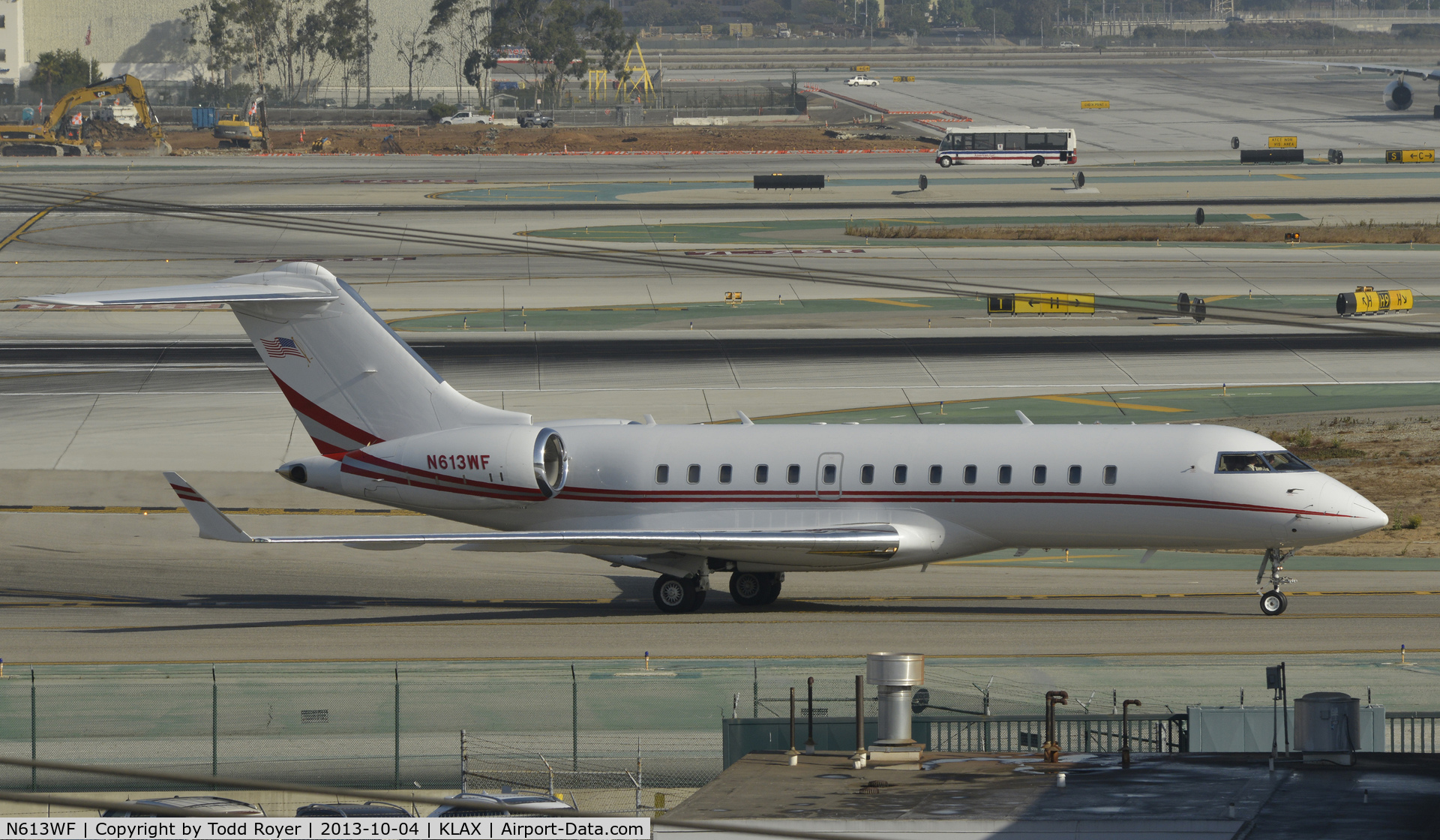 N613WF, 2006 Bombardier BD-700-1A10 Global Express XRS C/N 9215, Taxiing to parking at LAX