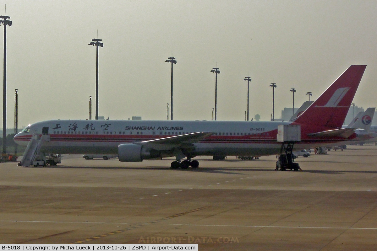 B-5018, 1998 Boeing 767-3Q8/ER C/N 28207, At Shanghai Pu Dong International