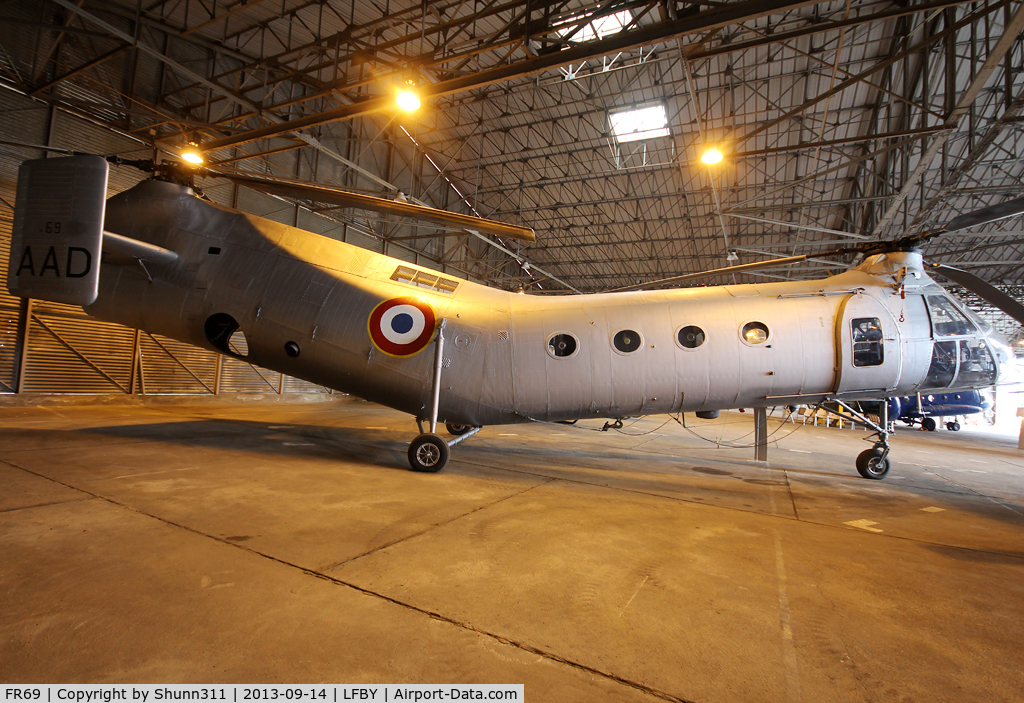 FR69, Vertol H-21C Shawnee C/N FR69, Preserved inside Dax ALAT Museum...