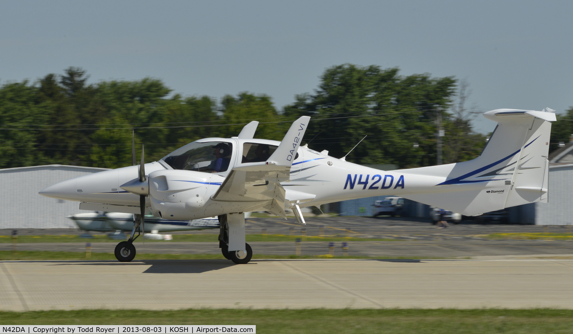 N42DA, 2013 Diamond DA-42NG Twin Star C/N 42.N117, Airventure 2013