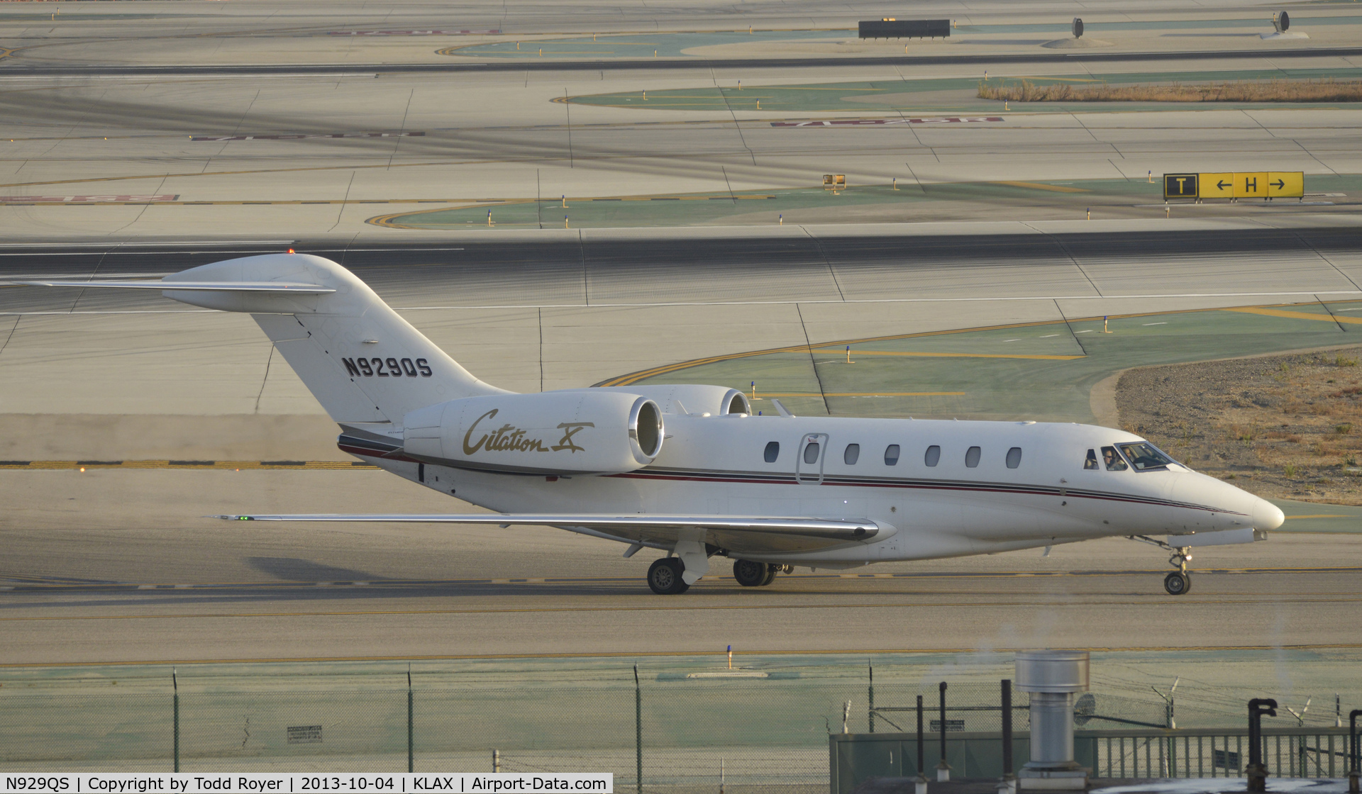 N929QS, 2000 Cessna 750 Citation X Citation X C/N 750-0129, Taxiing to parking at LAX