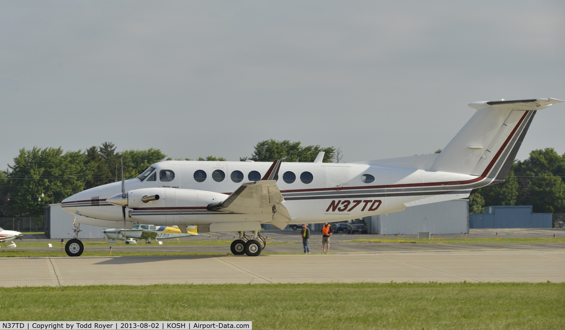 N37TD, 1990 Beech B300 King Air C/N FL-25, Airventure 2013