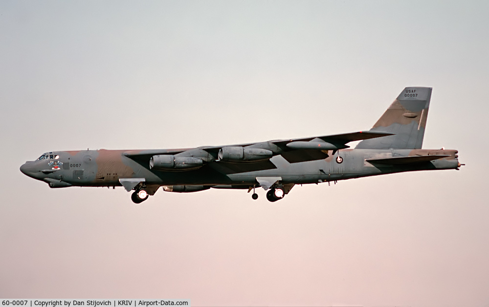 60-0007, 1960 Boeing B-52H Stratofortress C/N 464372, Dak Rat on short final to March AFB