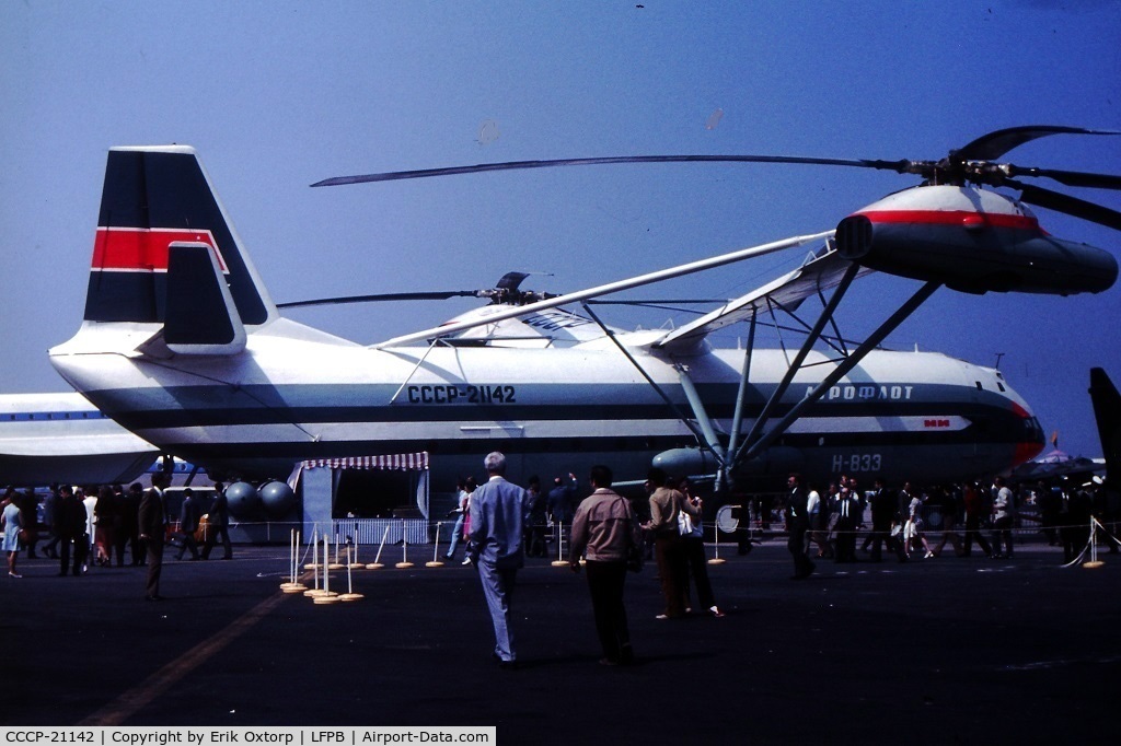 CCCP-21142, 1967 Mil V-12 C/N Prototype #1, CCCP-21142 at the 1971 Paris Air Show