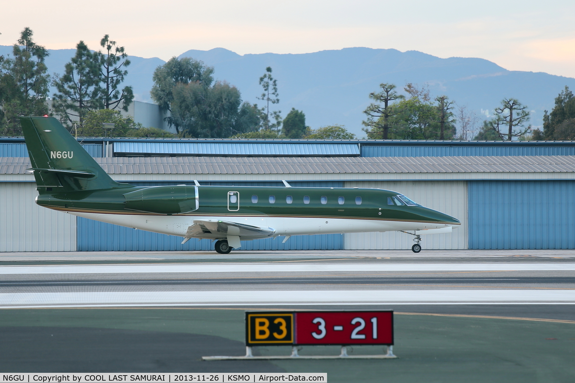 N6GU, 2009 Cessna 680 Citation Sovereign C/N 680-0268, Citation Sovereign taxiing to SMO Rwy21 via A