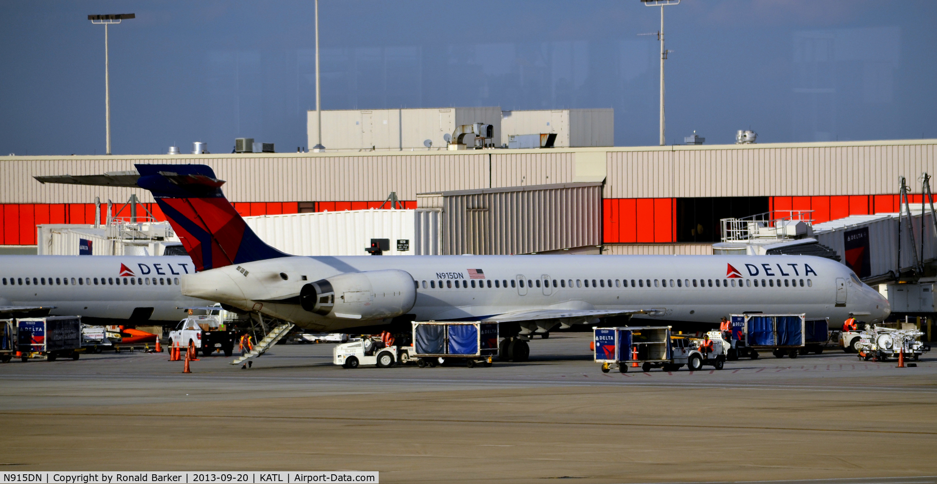 N915DN, 1996 McDonnell Douglas MD-90-30 C/N 53395, Atlanta