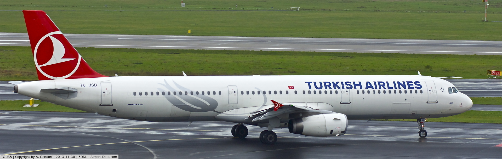 TC-JSB, 2012 Airbus A321-231 C/N 5205, Turkish Airlines, is taxiing at Düsseldorf Int´l(EDDL)