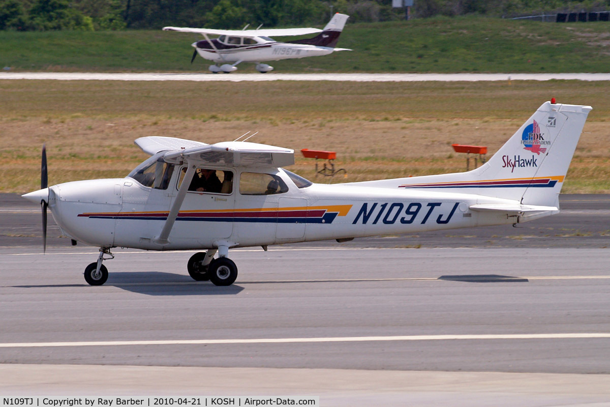 N109TJ, 2001 Cessna 172R C/N 17280985, Cessna 172R Skyhawk [172-80985] Atlanta-Dekalb Peachtree~N 21/04/2010
