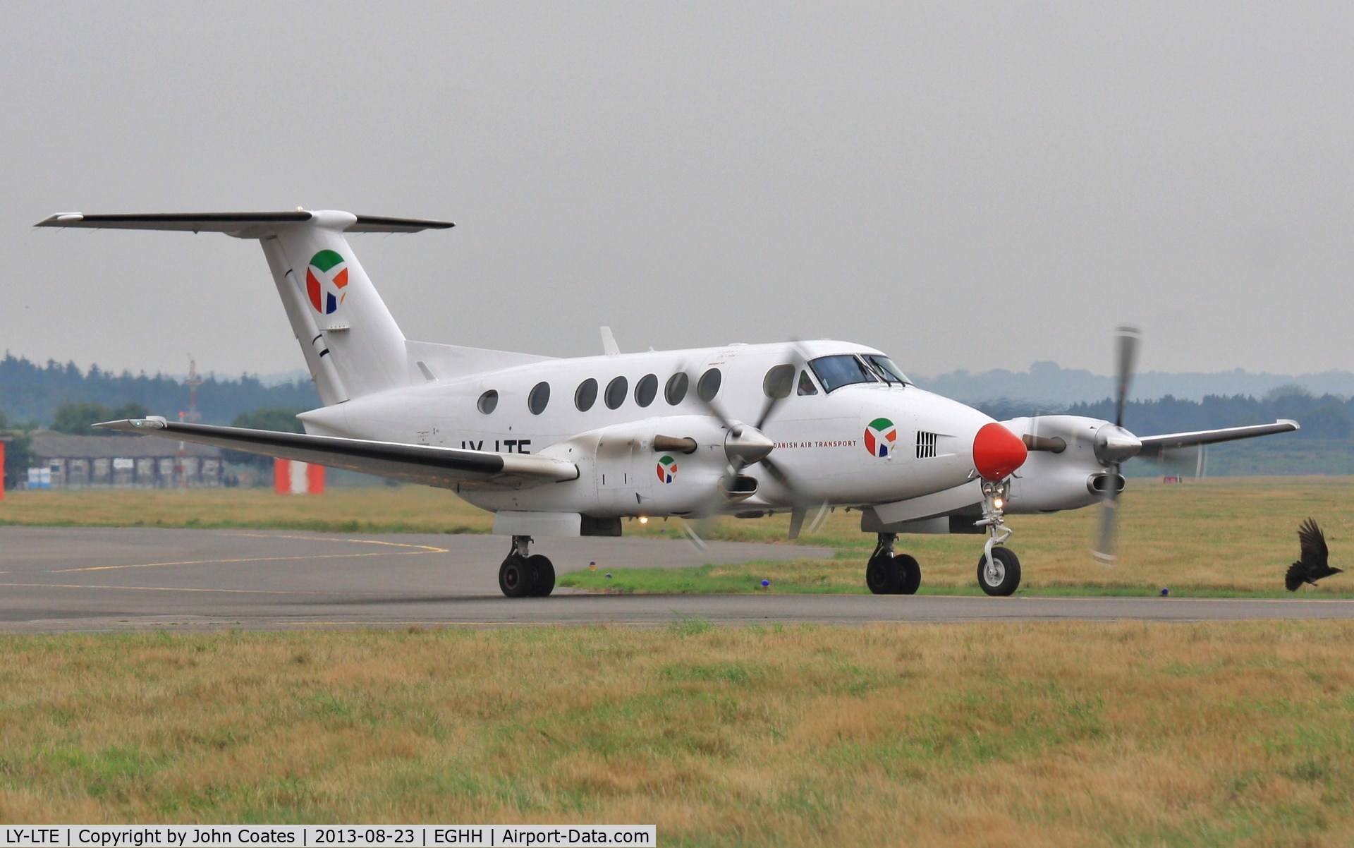 LY-LTE, 1990 Beech 300 C/N FA-206, Departing Sigs apron.