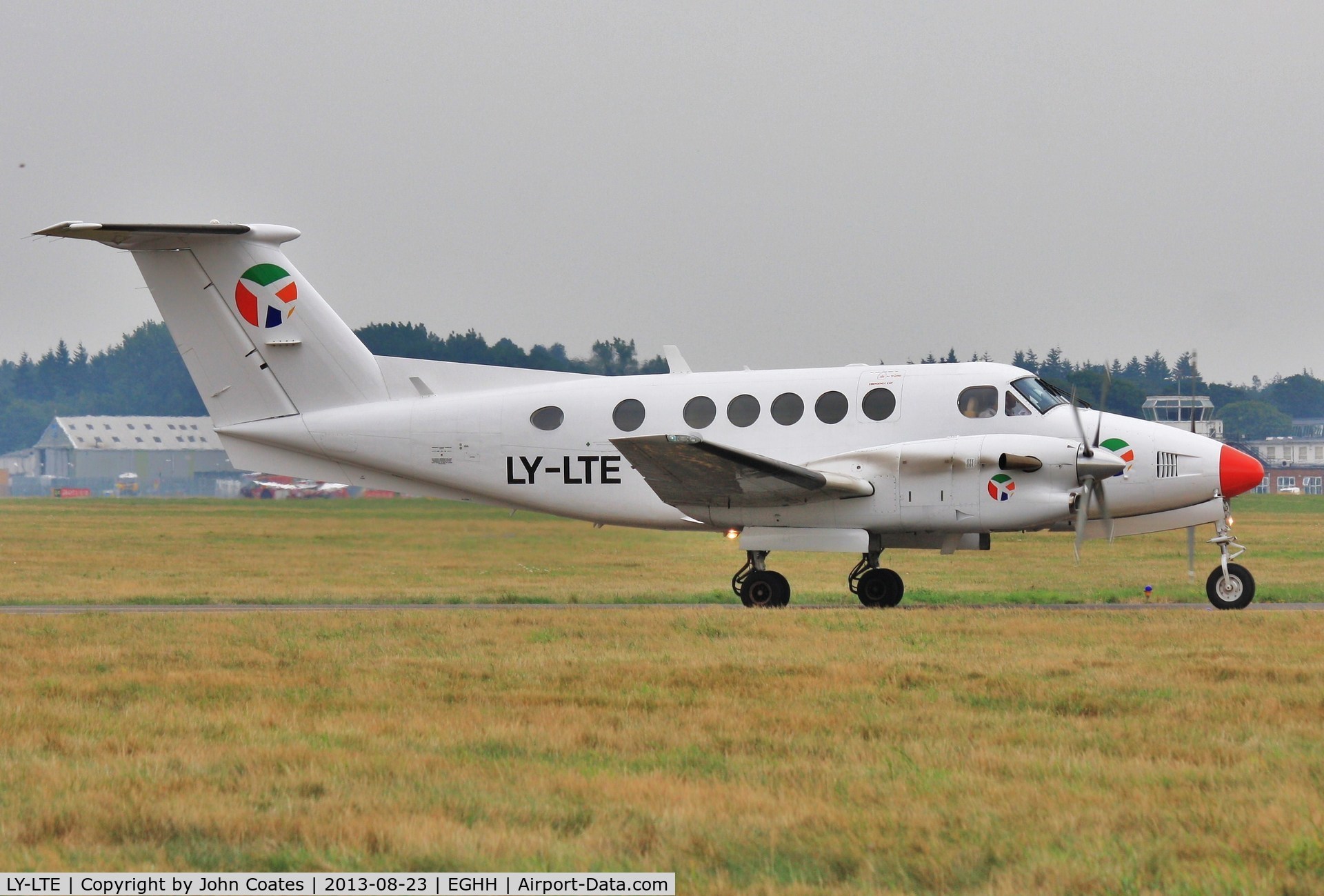 LY-LTE, 1990 Beech 300 C/N FA-206, Taxiing to depart