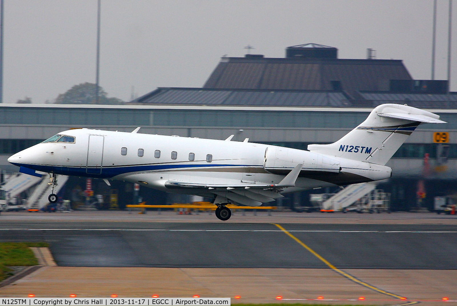 N125TM, 2006 Bombardier Challenger 300 (BD-100-1A10) C/N 20104, departing from RW23