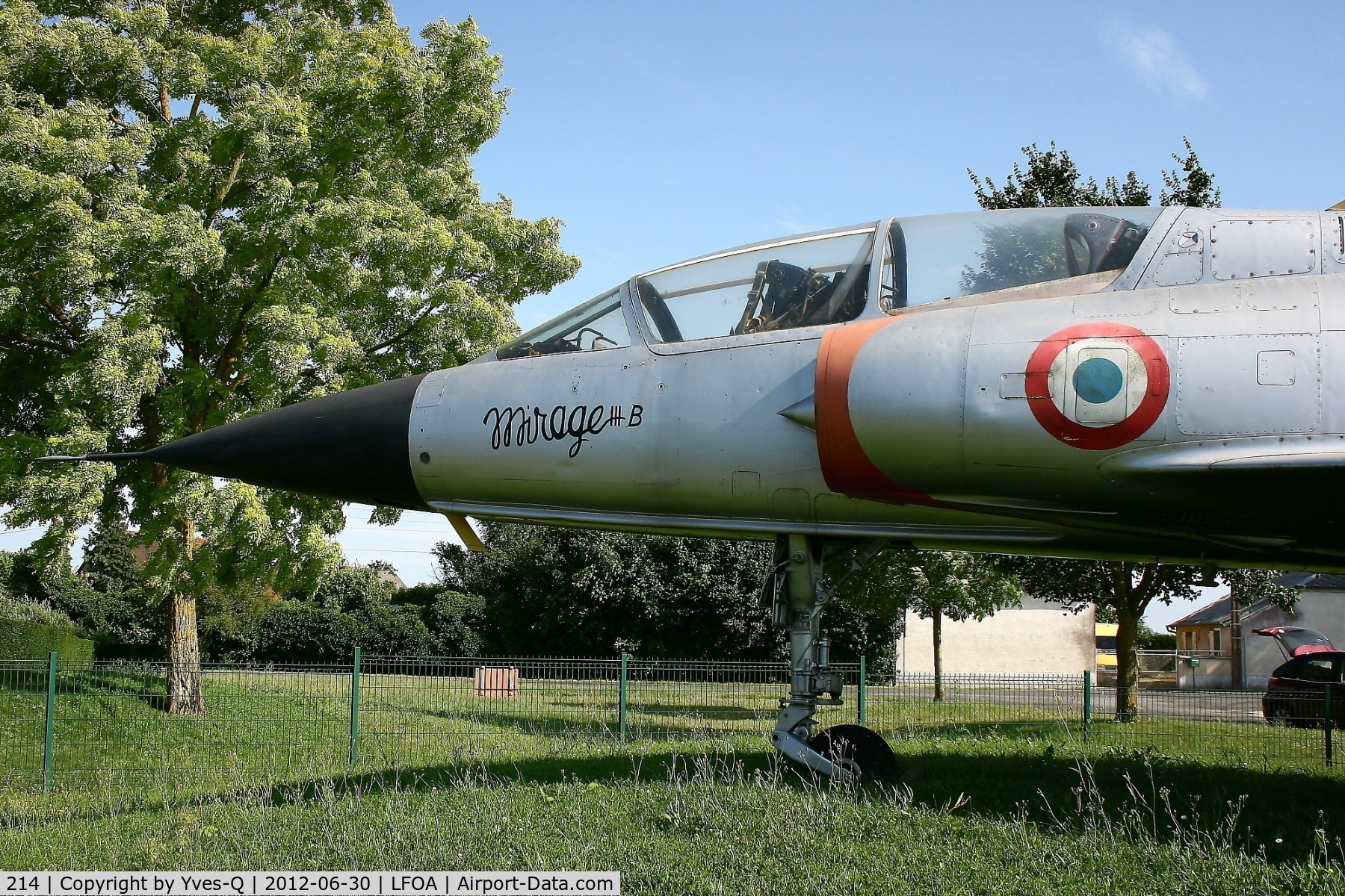 214, Dassault Mirage IIIB C/N 214, Dassault Mirage IIIB, Association des Avions Anciens d'Avor, Static display Avord.