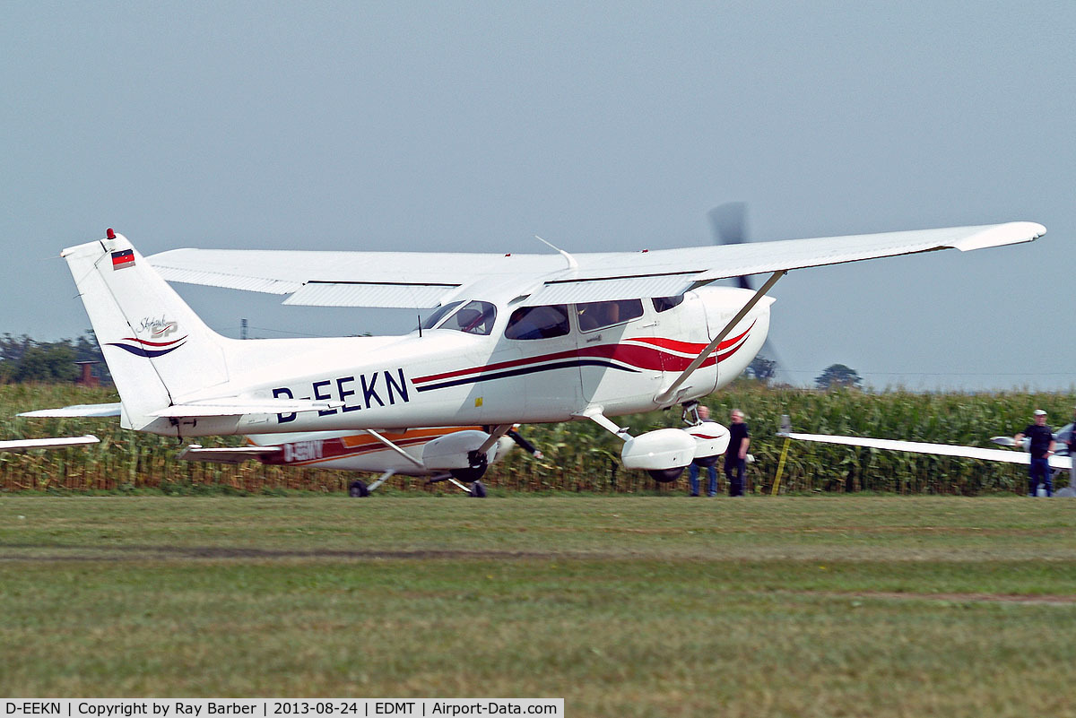 D-EEKN, 1999 Cessna 172S C/N 172S8308, Cessna 172S Skyhawk [172S-8308] Tannheim~D 24/08/2013