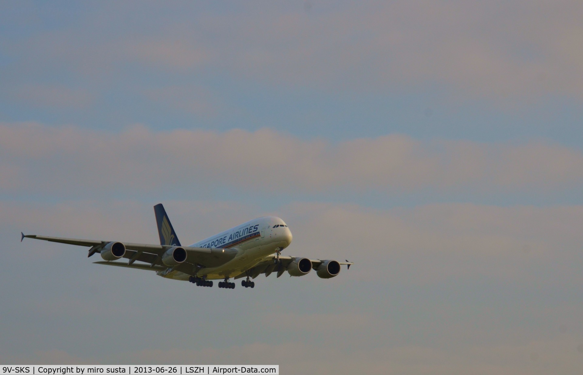 9V-SKS, 2012 Airbus A380-841 C/N 085, Singapore Airlines Airbus A380 approaching Zurich-Kloten International Airport.