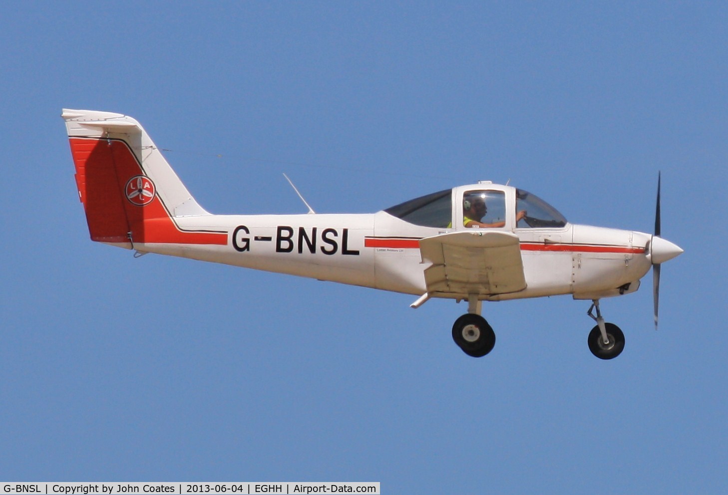 G-BNSL, 1981 Piper PA-38-112 Tomahawk Tomahawk C/N 38-81A0086, Finals to 08