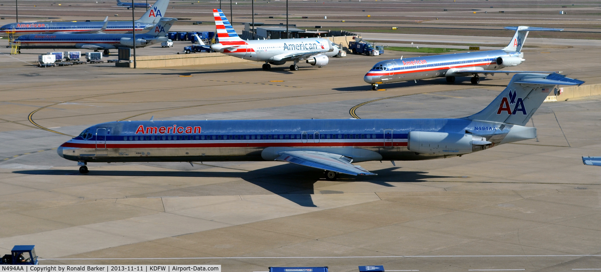 N494AA, 1989 McDonnell Douglas MD-82 (DC-9-82) C/N 49732, Taxi DFW