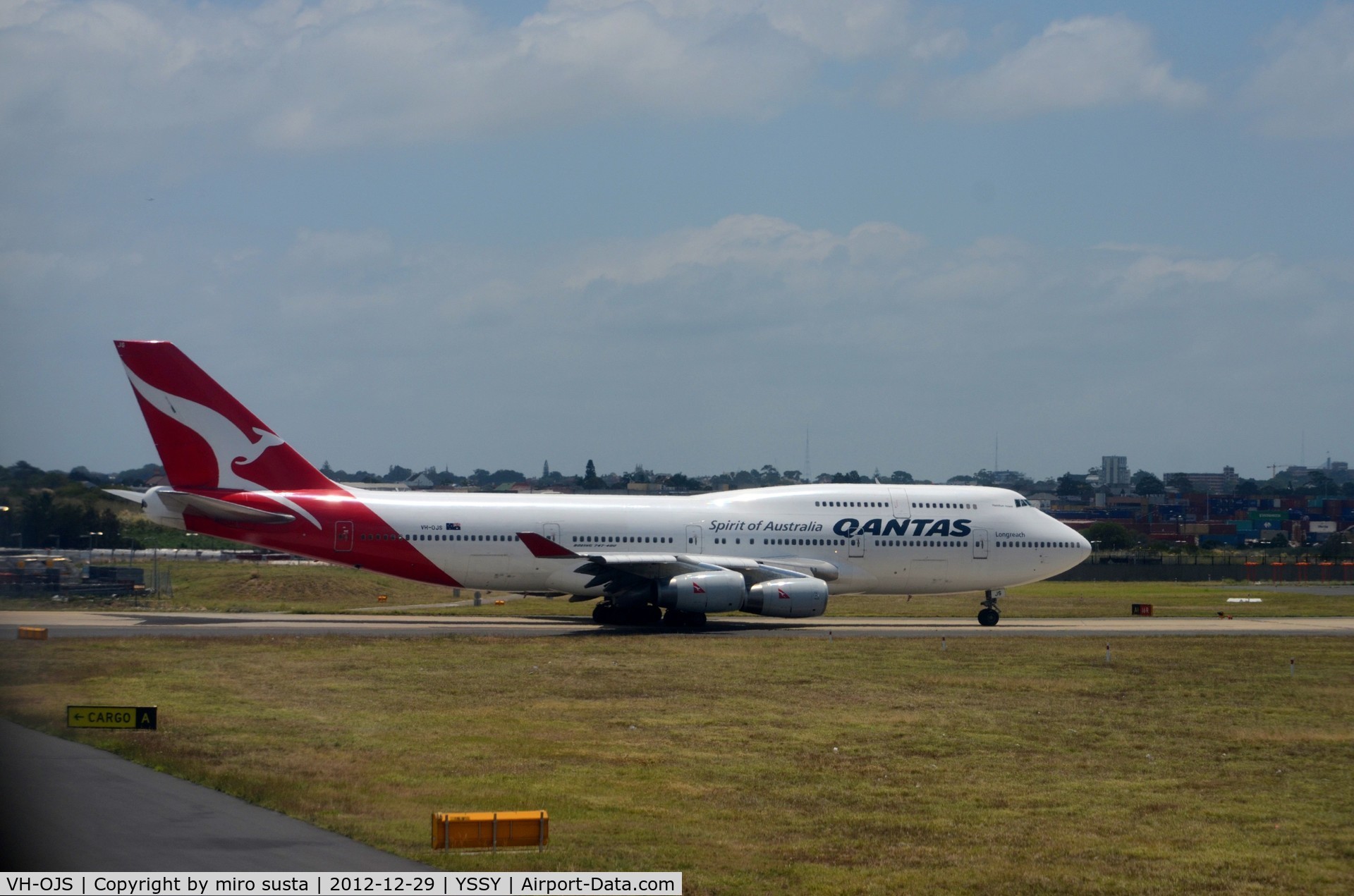 VH-OJS, 1999 Boeing 747-438 C/N 25564, Qantas  International Boeing 747-400 at Sydney Kingsford Smith International airport.