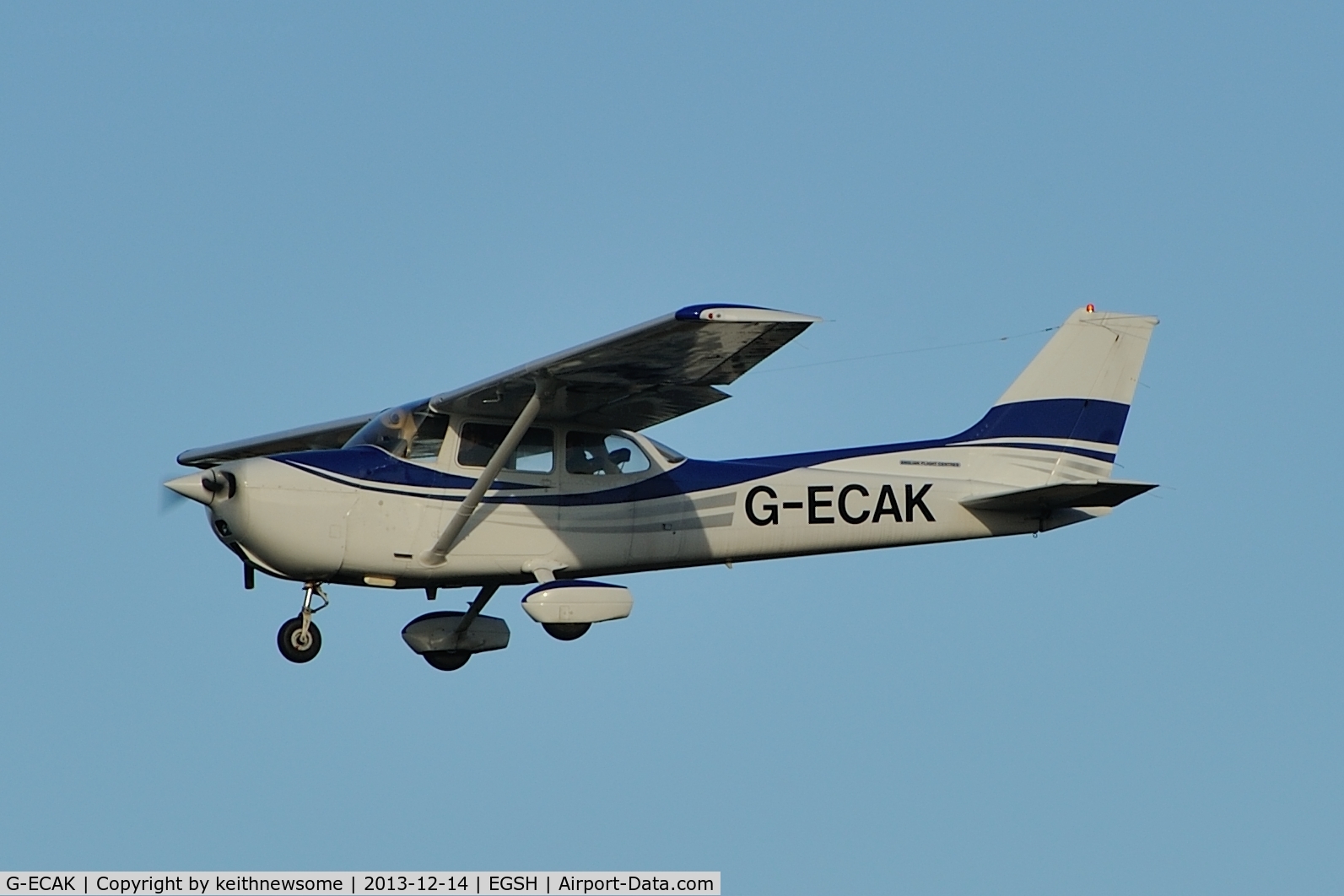 G-ECAK, 1976 Reims F172M ll Skyhawk C/N 1509, Approach to runway 27 !