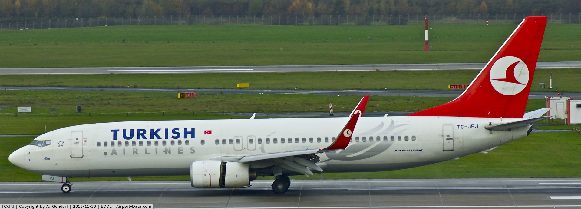 TC-JFJ, 1999 Boeing 737-8F2 C/N 29772, Turkish Airlines, is here on RWY 23L shortly after landing at Düsseldorf Int´l(EDDL)