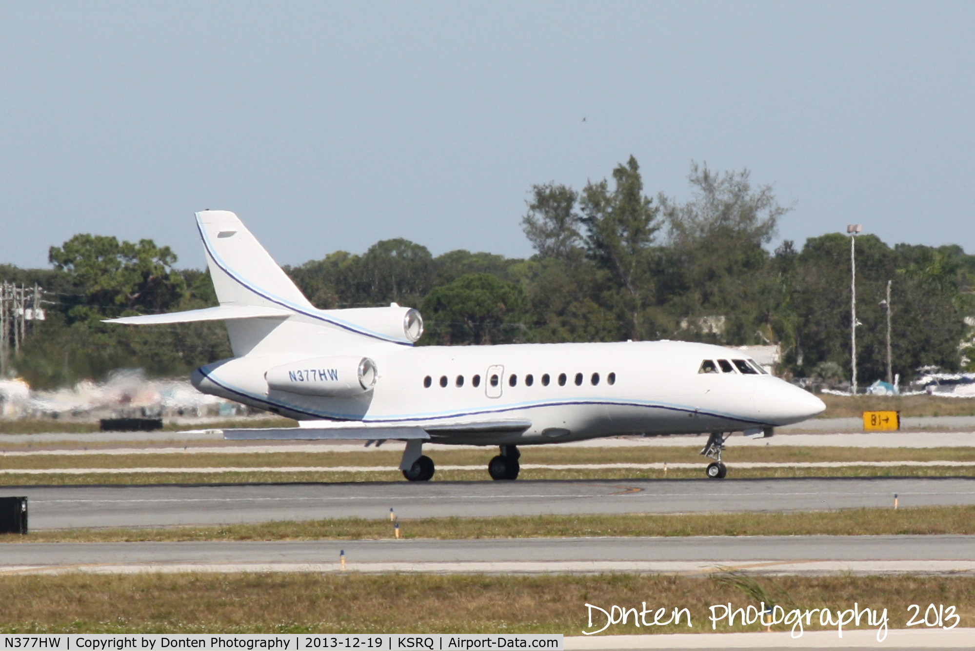 N377HW, 1988 Dassault-Breguet Falcon (Mystere) 900 C/N 37, Dassault Falcon 900 (N377HW) arrives at Sarasota-Bradenton International Airport following a flight from Fernando Ribas Dominicci Airport