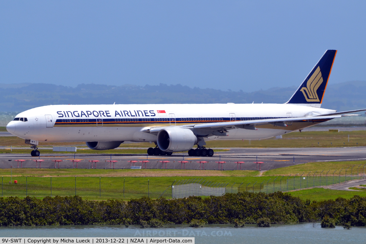 9V-SWT, 2009 Boeing 777-312/ER C/N 34585, At Auckland